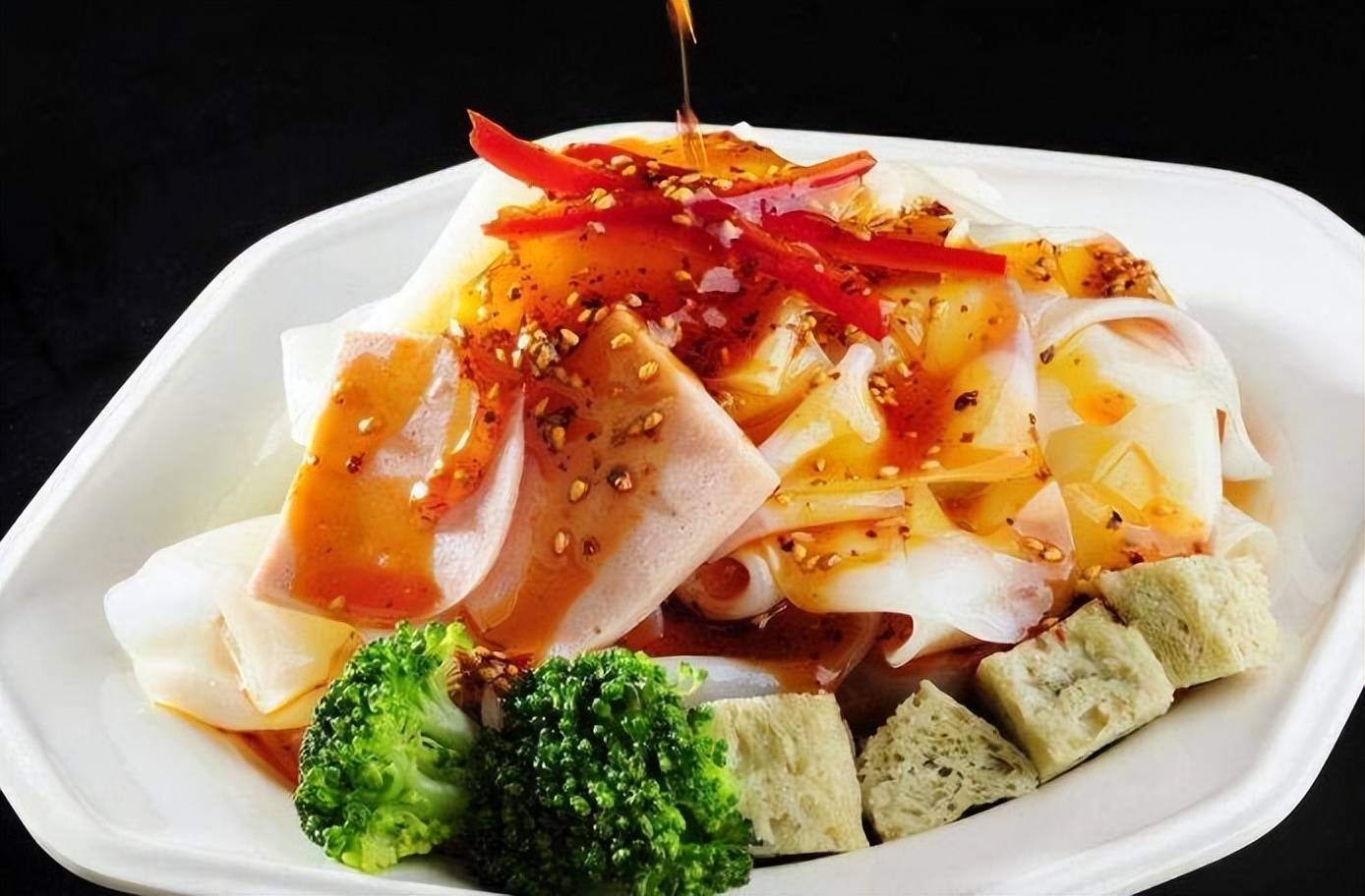 炎热的夏天，一份凉皮的热量是多少？减肥的你一定要知道