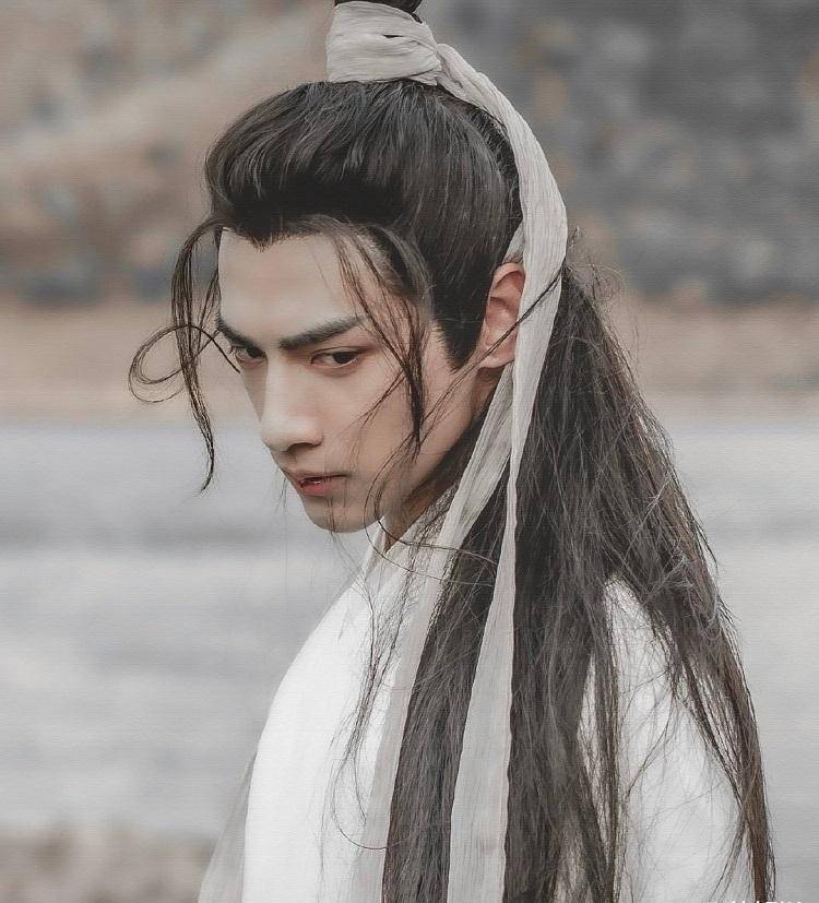 罗云熙《倩女幽魂》手游海报，古装造型颜值好抗打，比润玉还帅气