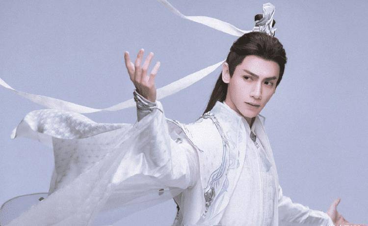 罗云熙《倩女幽魂》手游海报，古装造型颜值好抗打，比润玉还帅气