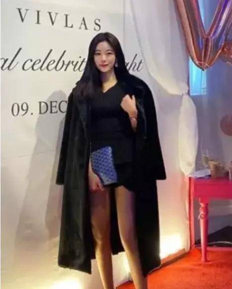 米乐M6 M6米乐25岁韩国瑜伽女神高挑身材纤细一双大长腿迷倒众人(图2)