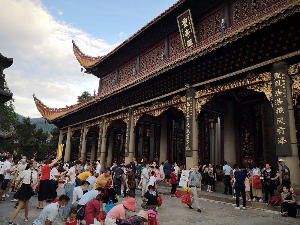 南岳衡山三年还愿南岳大庙祝融峰烧香祈福姻缘求子旅游攻略