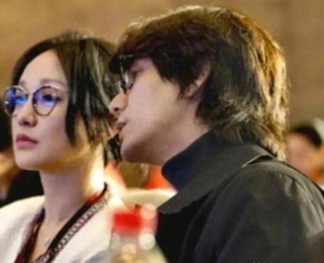 曝47岁陈坤领证结婚新娘是大2岁周迅，网友纷纷送上祝福