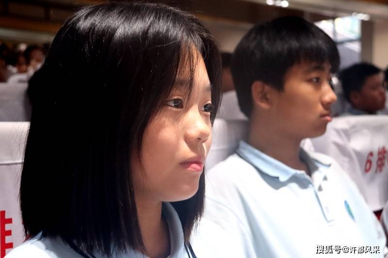 国防教育进校园 培养时代接班人 许昌市第六中学国防教育报告会
