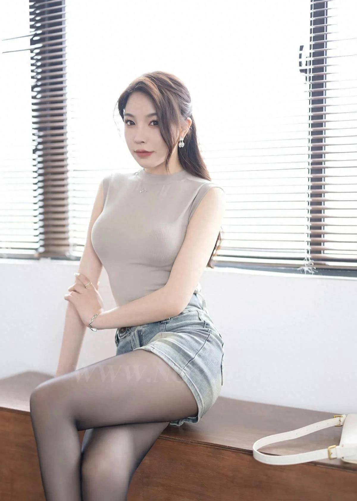 美图鉴赏丨美女不断换衣服