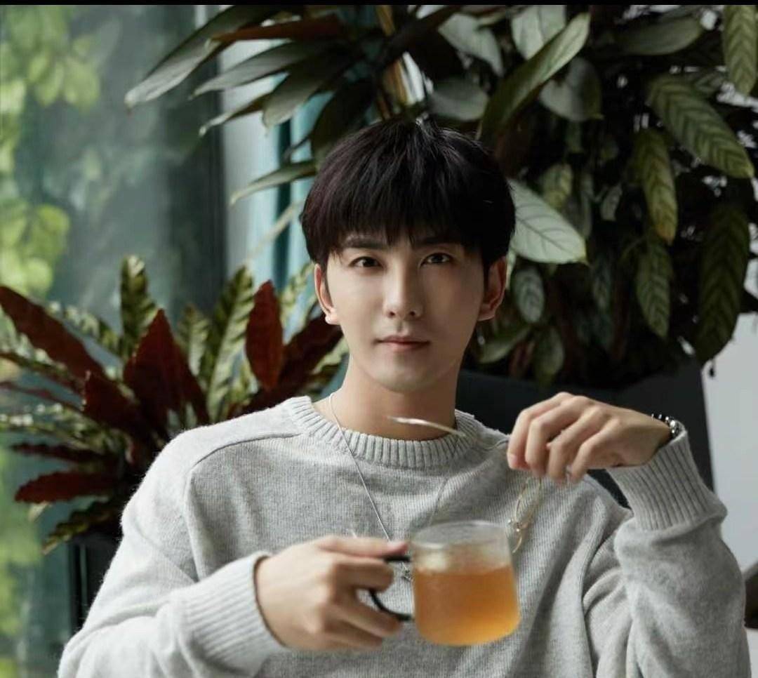 直击陌陌主播云翔新戏片场 化身外卖小哥拍戏忙