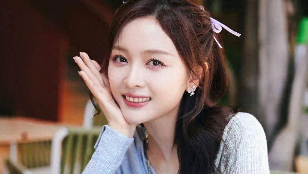 原创吴宣仪，肤白貌美的她，美得不可方物