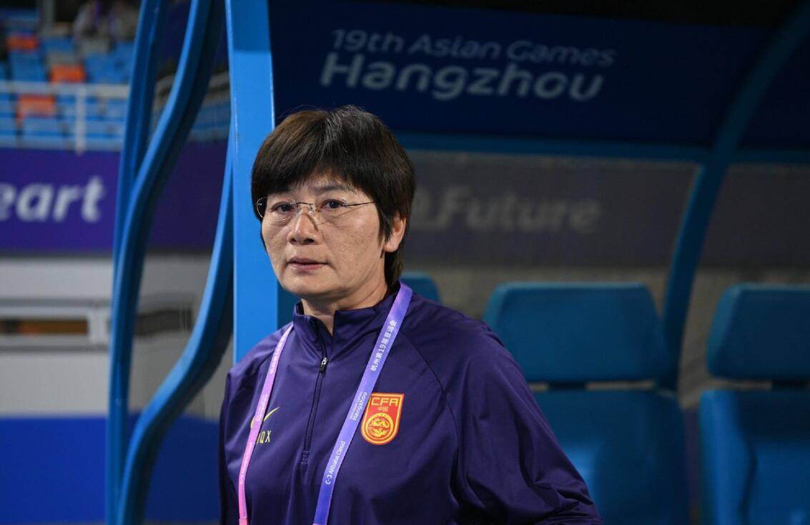 水庆霞经历冰火交加，刚问鼎亚洲杰出的教练，中国女足全部出局奥运会！