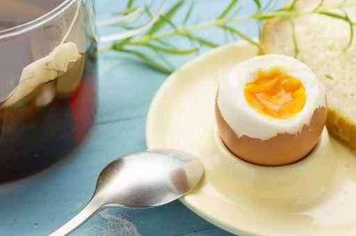 每早一碗“开水冲鸡蛋”加2滴香油，会带来这4个变化，你知道吗？