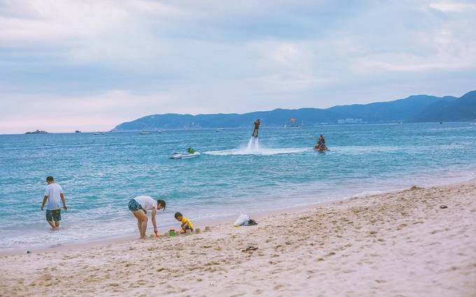 三亚旅游，怎么定制三亚旅游攻略和找导游公司私人导游，必游旅游景点排名