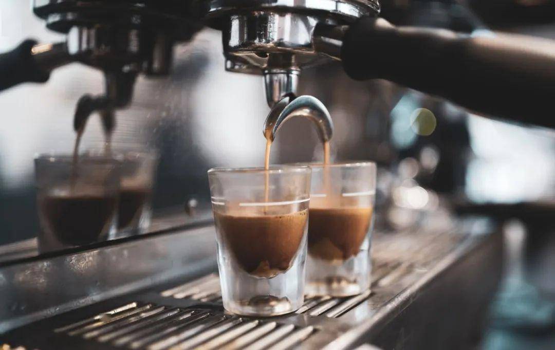 为什么咖啡专家建议:喝意式浓缩咖啡时刮掉油脂?