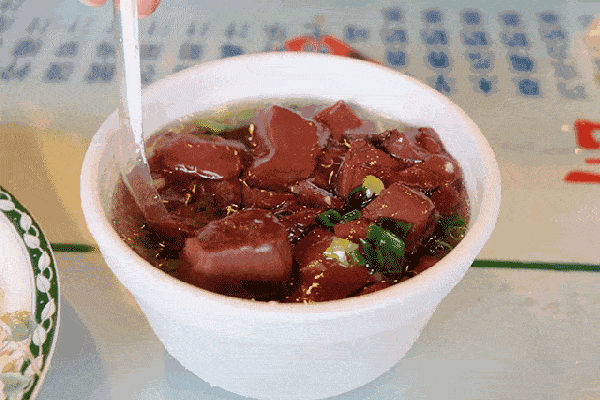 中西方人吃起血来，个个津津有味(图文)