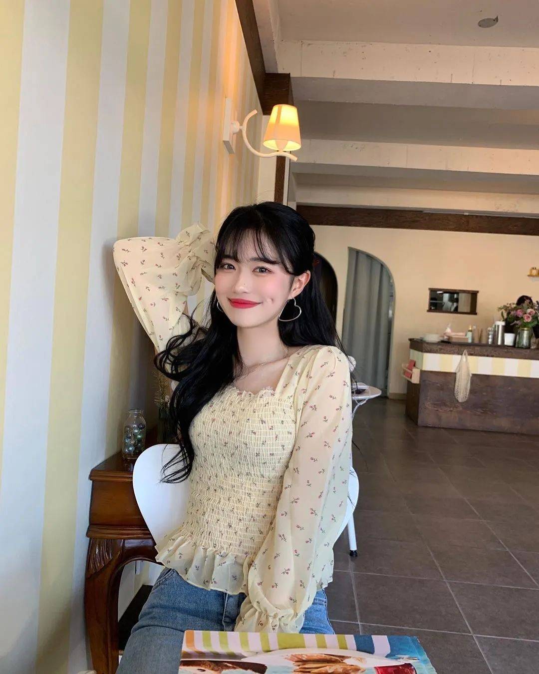 怎么穿衣显脸小 7358ebbf324e4c50b74f62618ee7d5cd.jpeg