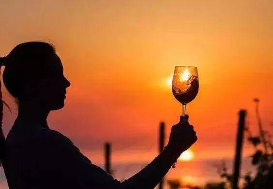 人怎么才能快乐的活着 f60cdd8310f347249f6c6ebbffb44bc5.jpeg