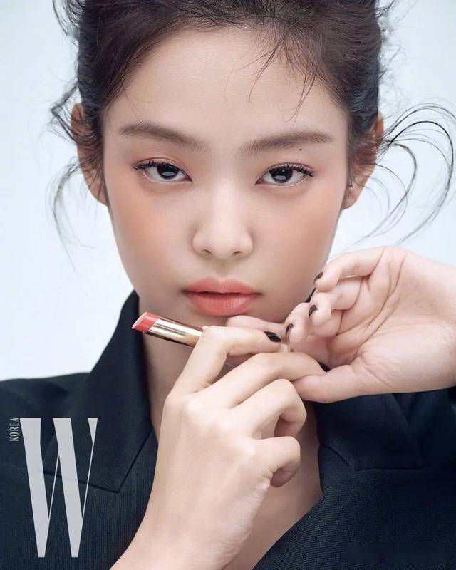 jennie《w》韩国版二月刊封面|可盐可甜的妮