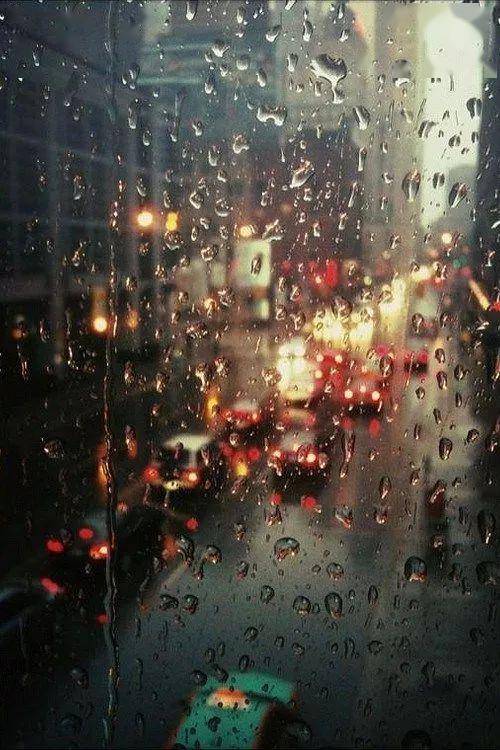 西窗的雨,轻轻地吟唱
