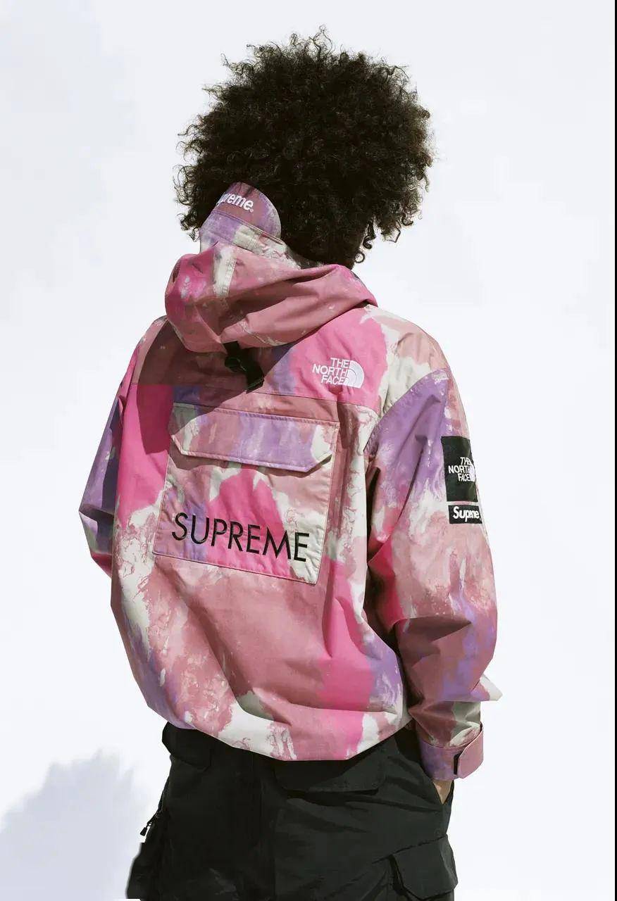 拉满：Supreme x The North Face联名