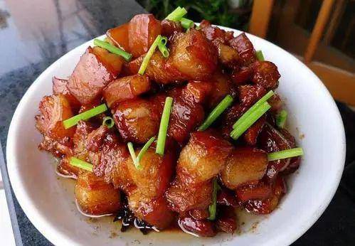 做红烧肉要放姜跟大蒜吗 9fcc05c4965048fc9cee216bf5c2db7f.jpeg