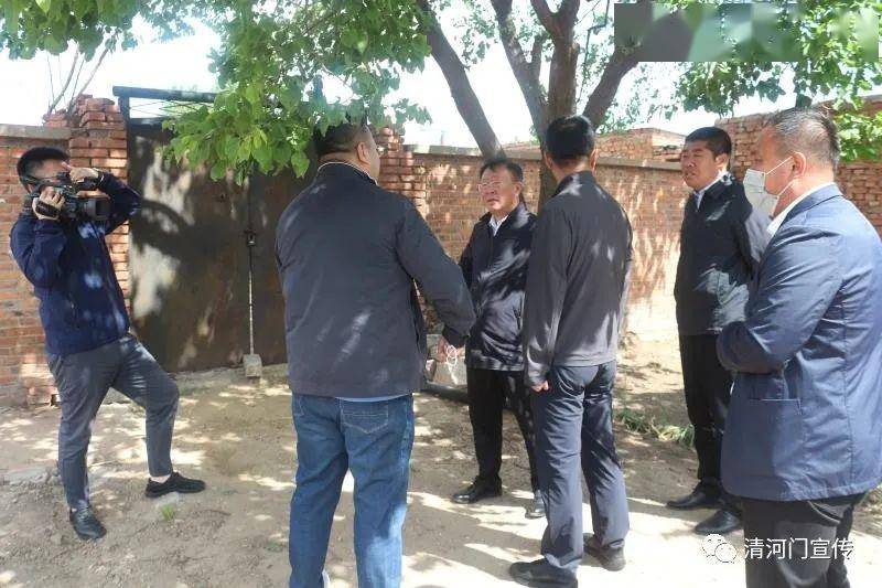 【决战决胜脱贫攻坚】区委书记张俊成深入两镇视察危房改造工作