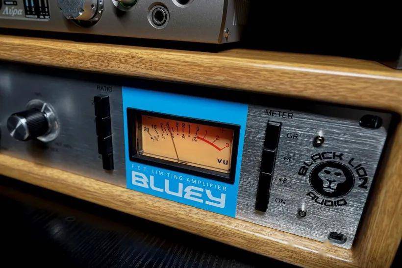 唯一真正完全再现传奇混音师CLA工作室中1176型压缩器的硬件—Black Lion Audio Bluey黑狮蓝脸使用使用教程技巧插图14