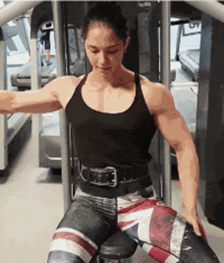 22岁健身姑娘体重150斤,一身肌肉不输男生,网友却更喜欢健身前的她!