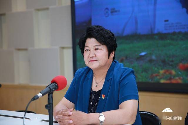 高淑贞介绍三涧溪村在乡村振兴方面的探索实践)闪电新闻记者 崔丽霞