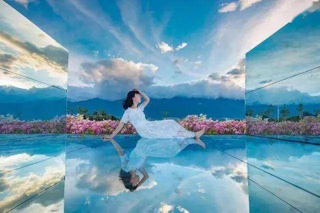 摆好pose,掏出手机 在唯美的天空之境中用照片定格瞬间