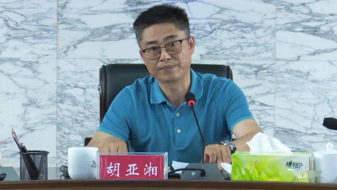 市委副书记胡亚湘,市委常委,宣传部长李先金出席.