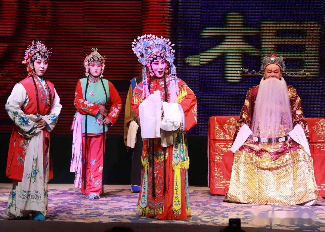 潞城红旗剧团首轮文化惠民演出在成家川办事处苗家村举办