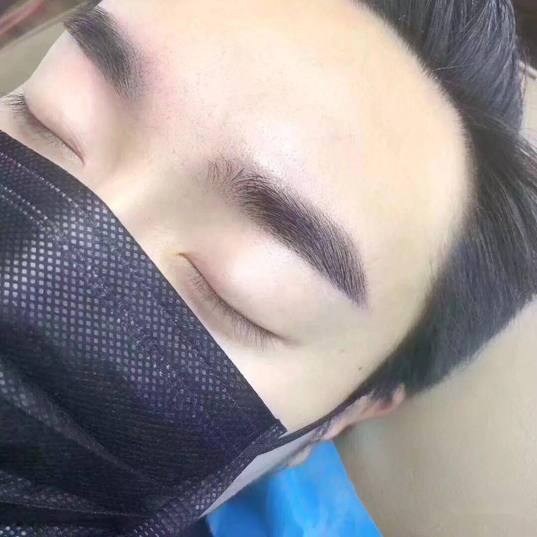 刘伊心被水冲掉泳衣:眉毛做出来总是很死板如何提升美感呢?