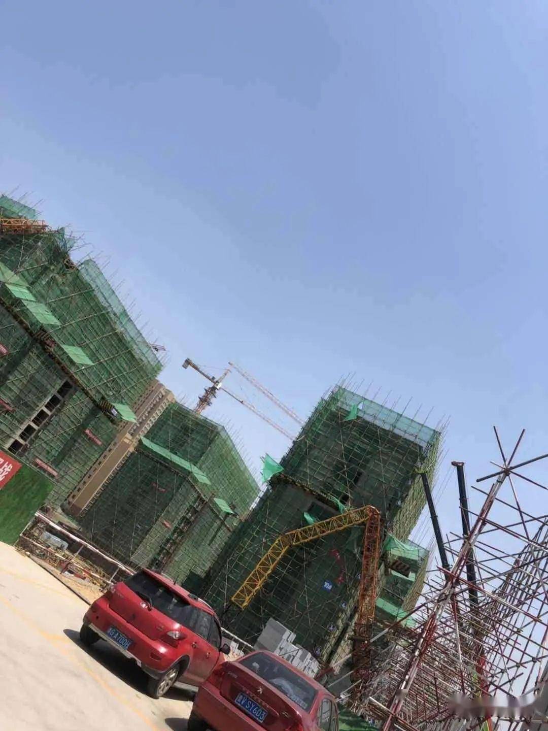原因公布 | 山东潍坊一在建工地2台塔吊倒塌,致1死1伤!