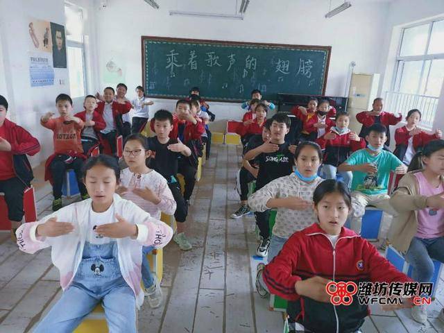 音乐课用的音乐器材 88b093bca21f4676a29aa1d33afd8482.jpeg
