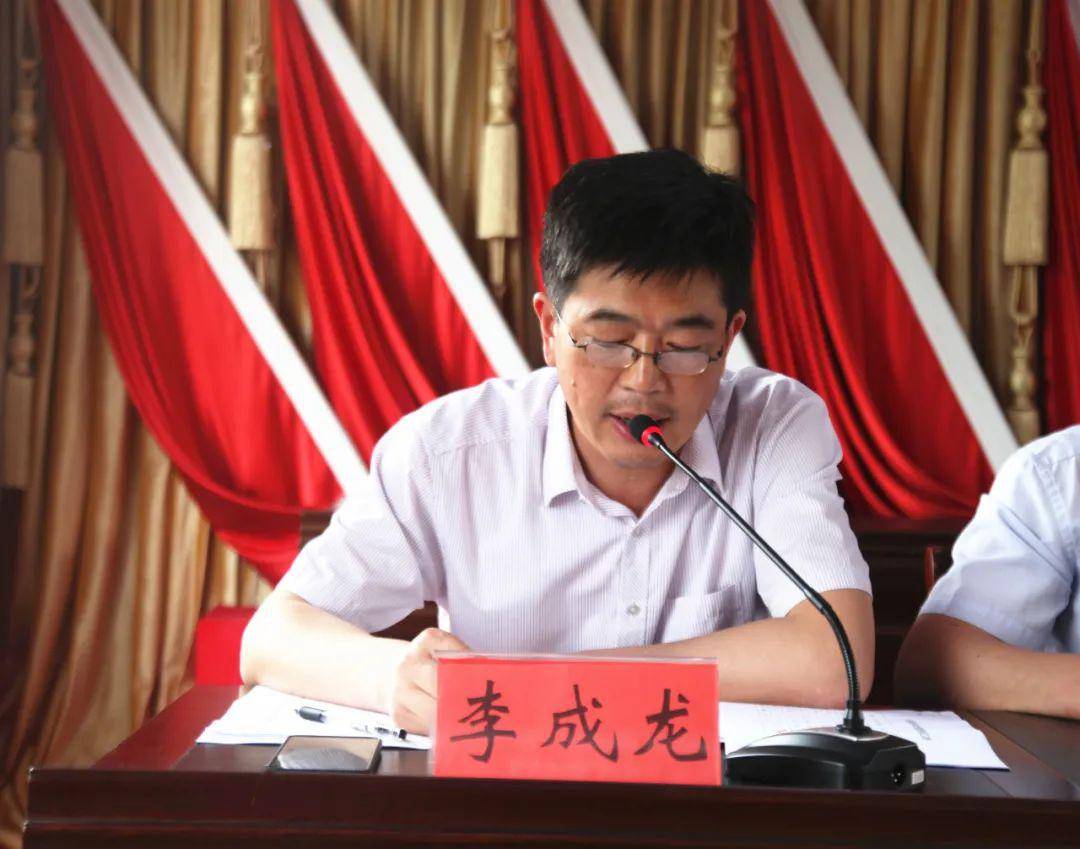 高兴镇文化旅游服务中心主任李成龙通报移风易俗.