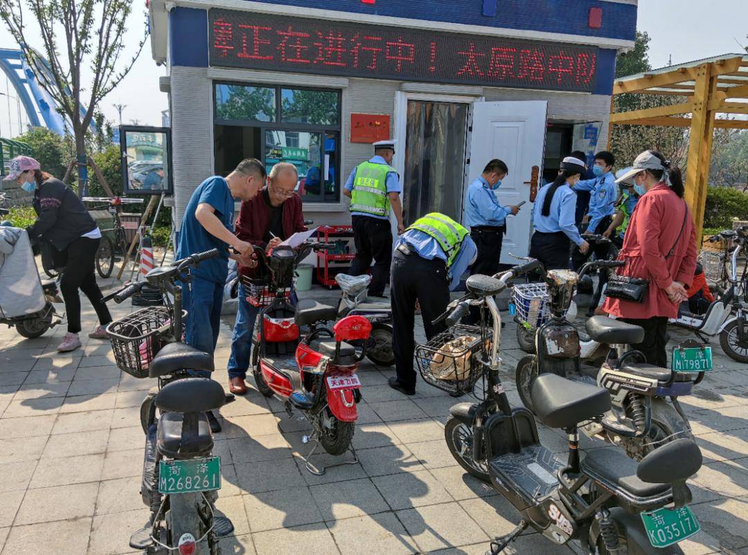 对未悬挂电动自行车号牌或临时号牌的 不得上道路行驶 很多网友纷纷