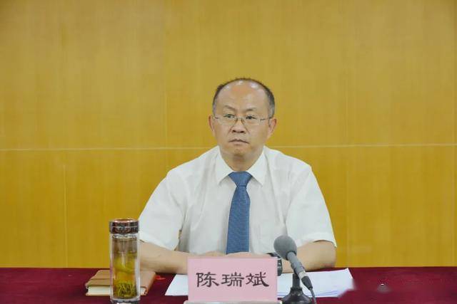 西山区召开第十六届人民政府第四次全体会议