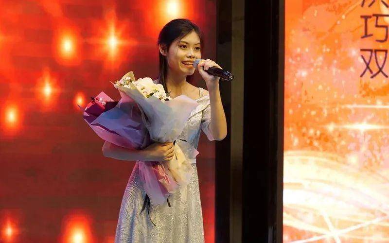 纳西篝火啊哩哩曲谱_纳西篝火阿里里正谱