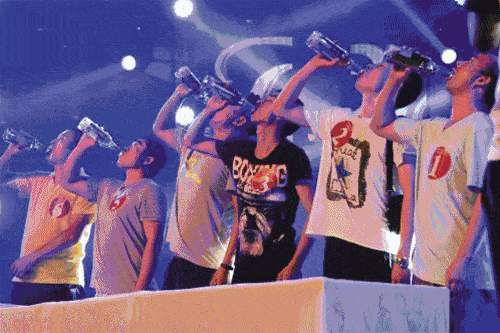 本次啤酒龙虾音乐节汇聚了各路美食让你在褒国古镇,吃遍各地美食快