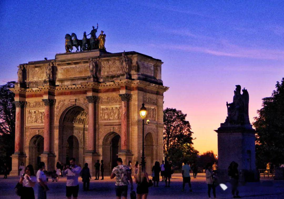 凡尔赛什么时间在中国上市的 a36cd0924e134218bb3f43bee4ff9c0e.jpeg