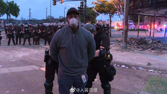 涉事白人警察被控“过失杀人”,数十个美国城市爆发示威