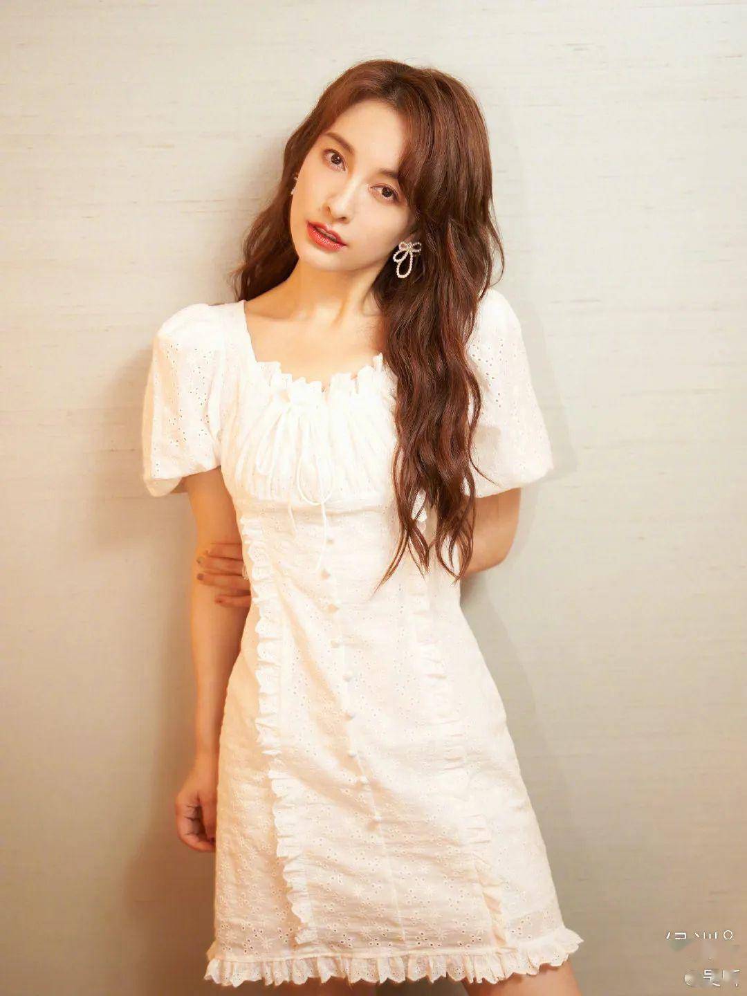 线条显瘦时髦巨好看!一秒入夏不会穿?穿方领