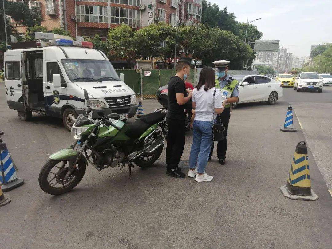 下周开始,重庆交巡警将对"一盔一带"交通违法行为开展