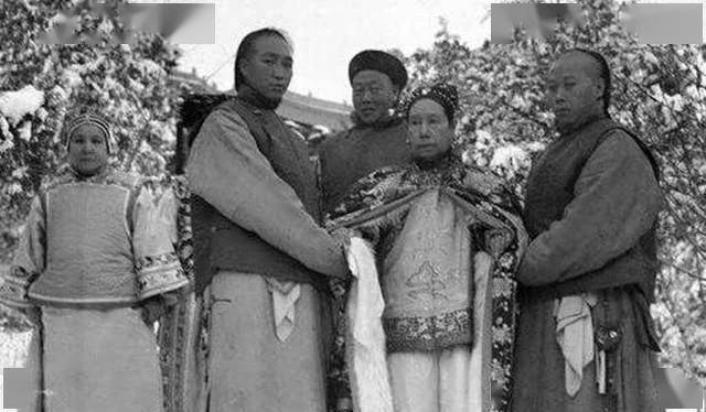 没上岗就失业的太监,被割痛昏三日,醒来大清已亡,再无