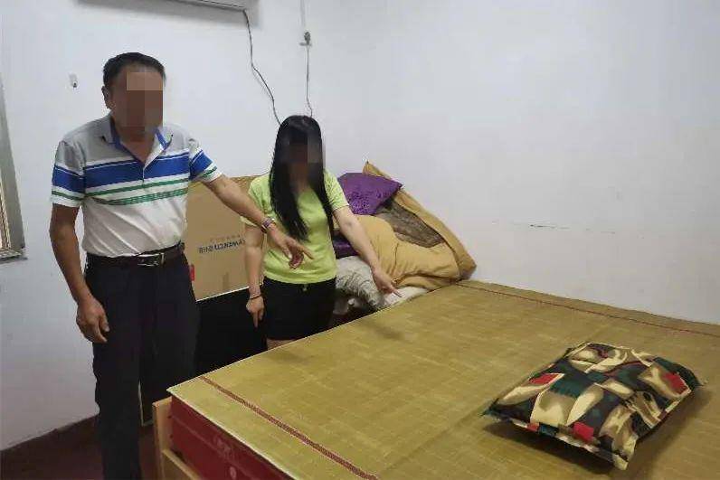 通过前期线索摸排, 特巡警大队发现县城中山路一民房中存在卖淫嫖娼