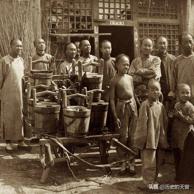 1900年,天津老照片,留着辫子的中国人,雄伟的城楼