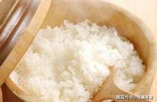 煮米饭用冷水还是热水？大部分人都放错了，难怪米饭不香，不软糯