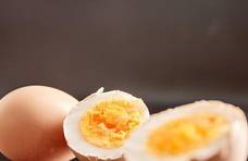 吃鸡蛋能够控制血脂？每周吃多少个鸡蛋，有利于控制血脂？