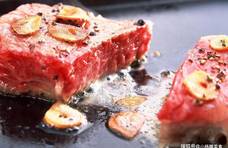 肉没煮熟不能吃？老外吃半生不熟的牛排，为何却没有感染寄生虫？