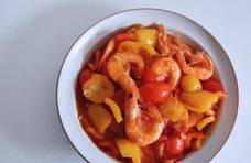 家常番茄大虾烹饪步骤详解：去虾线有讲究，彩椒还能用菠萝替代