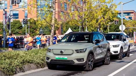 不停跑 不停电 沃尔沃XC40 纯电版领跑上海马拉松