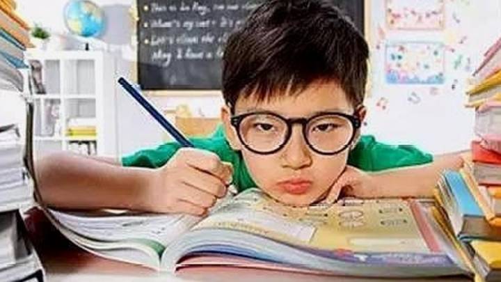 明天就要上学了,你的作业完成了吗?