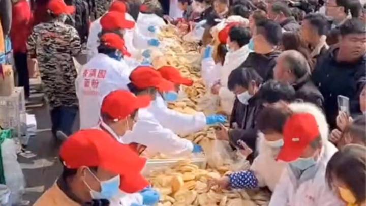 41万元的网红摊位或15天回本,你想买特产布老虎和压缩馍吗?